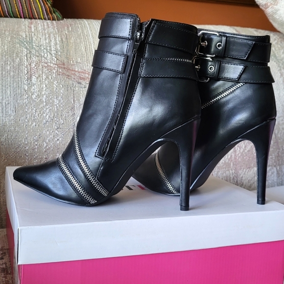 NIB JUSTFAB JF IVY Black Women's Boots + Zipper Detail & Ankle Straps Size 8 - Picture 6 of 7